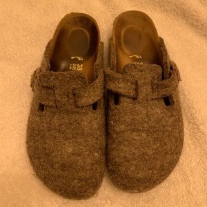 Boston Birkenstock wool felt clog. Narrow size 38. Good USED condition. Cacao.